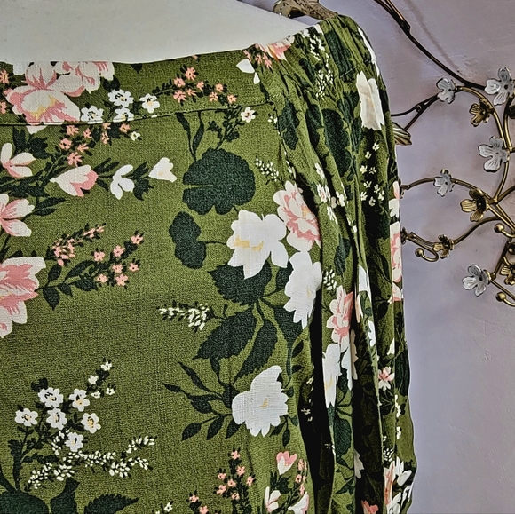 SUGARLIPS Shiloh Floral Off the Shoulder Top NWT - Picture 7 of 8